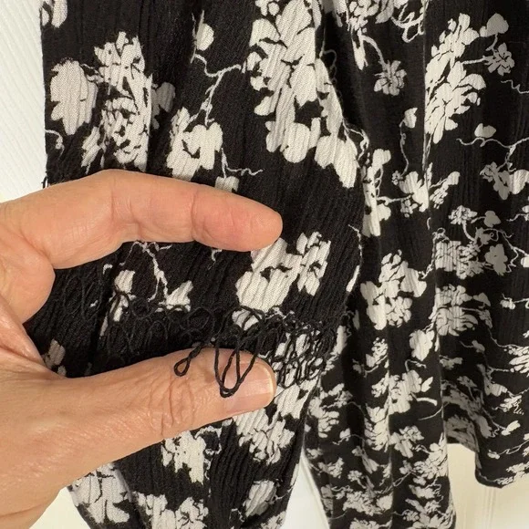 Lane Bryant Black White Floral Blouse Women's Size 22-24‎ Flowy Long-Sleeve - Picture 5 of 7